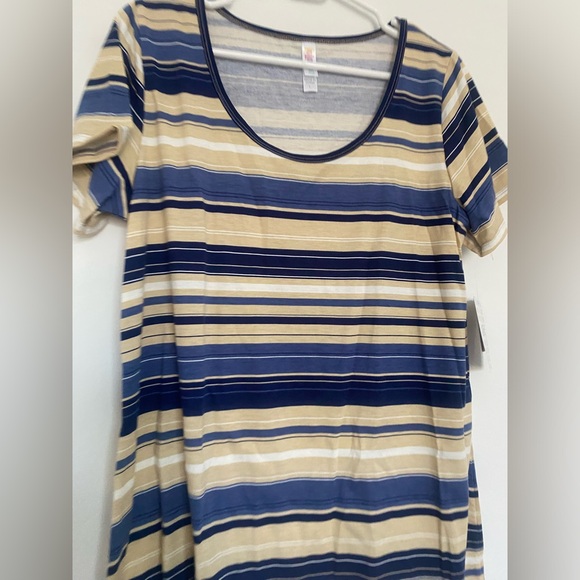 LuLaRoe Classic Tee - Picture 2 of 4